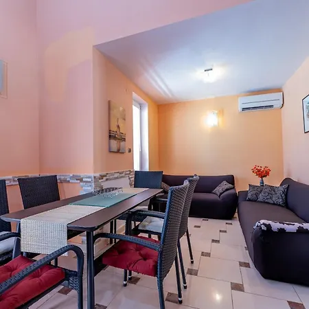 Oleandra 5 * Baška