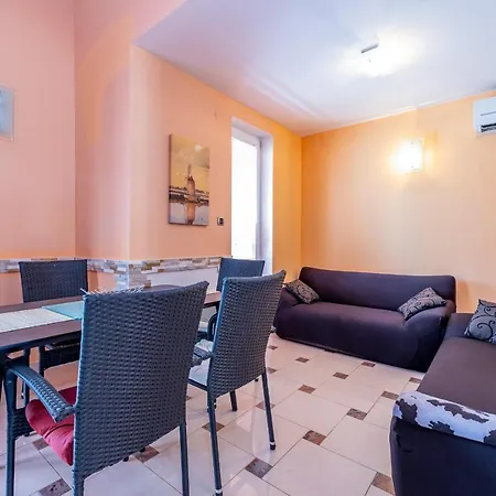 Oleandra 5 * Baška